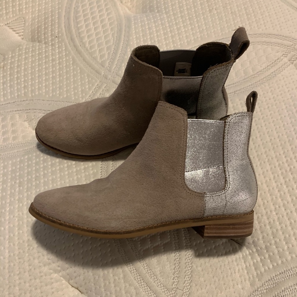 Tom’s Bootie - Tan & Silver